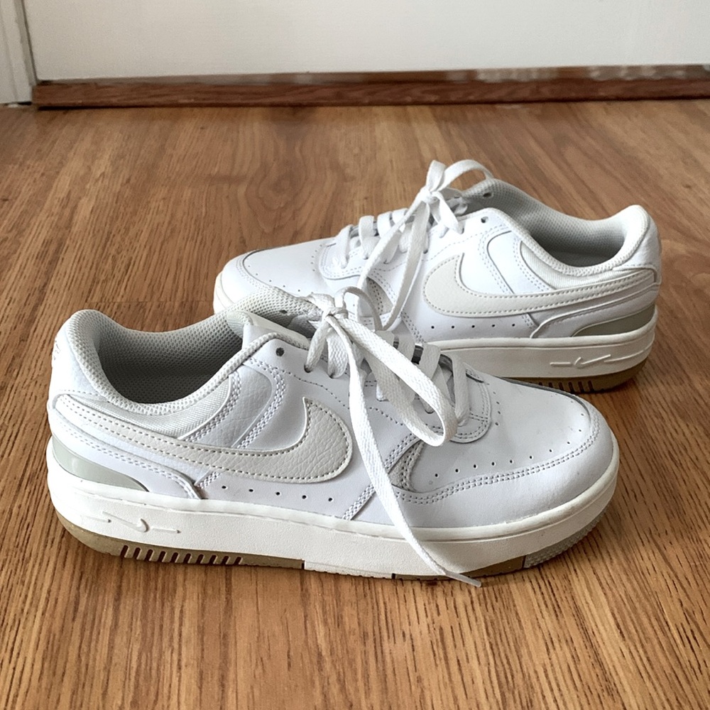 Women’s Nike Gamma Force Sneakers Size 7.5